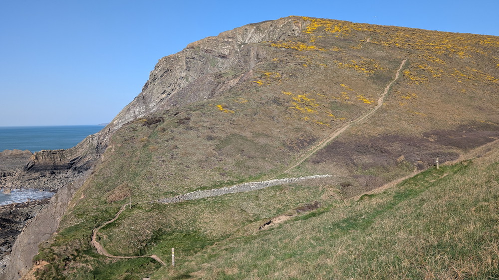 Looking back at the final descent into the Mowenna Valley